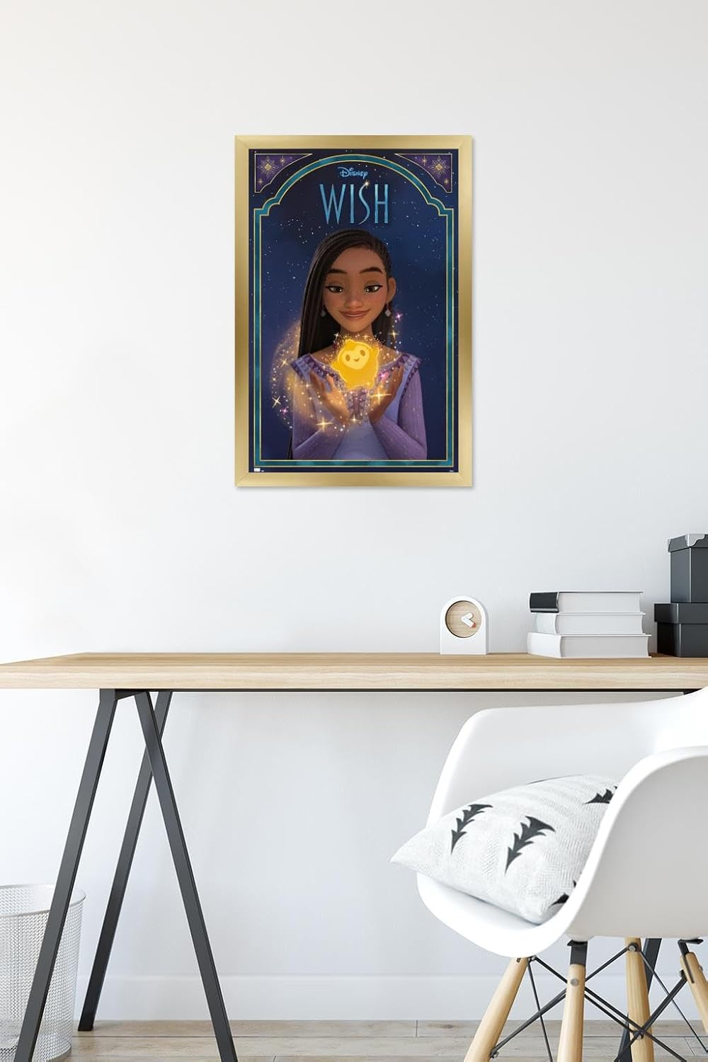 Trends International Disney Wish – Póster de pared Asha & Star, 14.72 x 22.37 pulgadas, versión enmarcada en oro