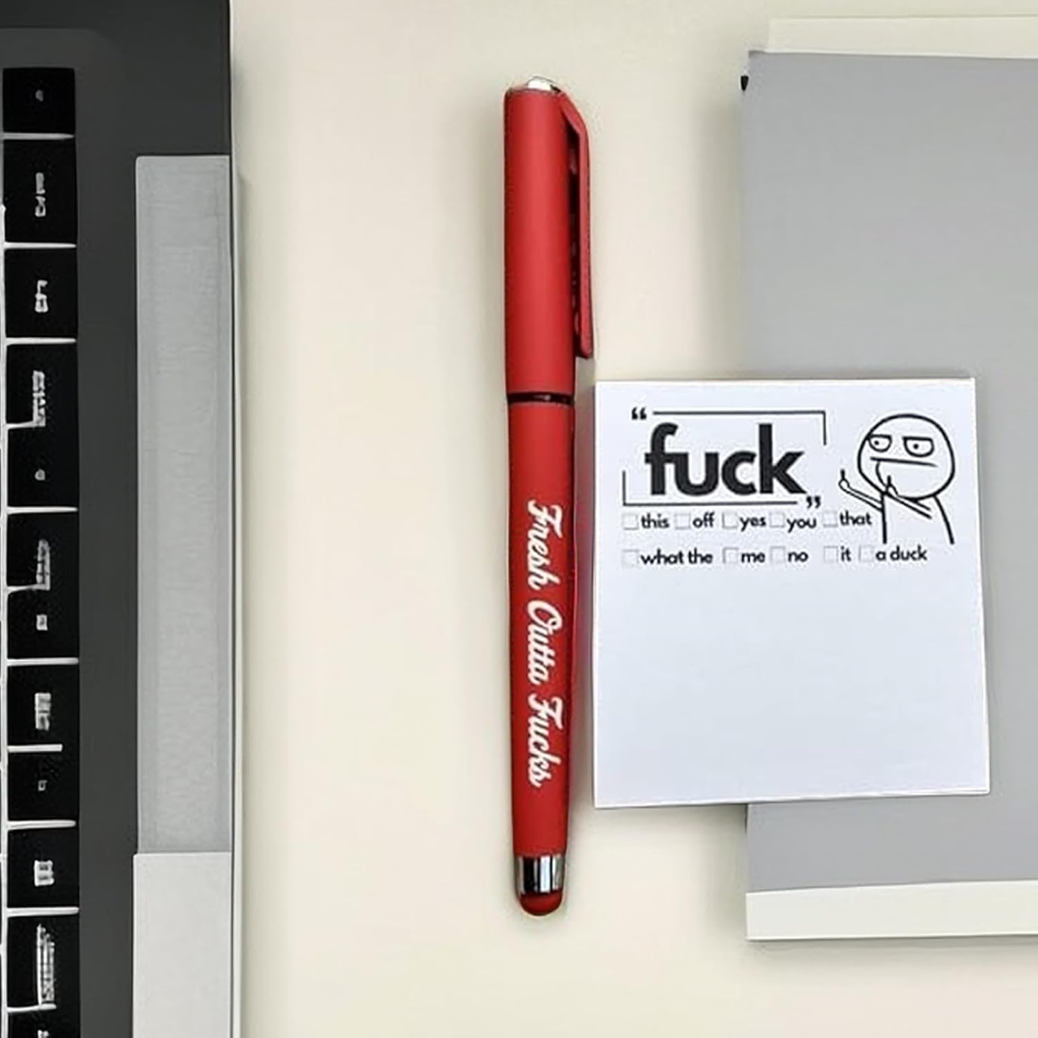 Fresh Outta Fucks Pad and Pen – Suministros de oficina novedosos y sarcásticos, regalos divertidos para amigos. Incluye bolígrafos divertidos, juego