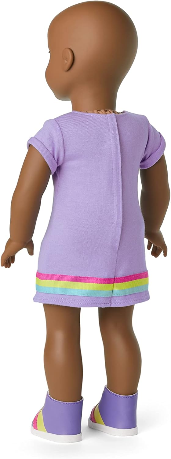 American Girl Truly Me – Muñeca #114 de 18 pulgadas con ojos marrones, sin pelo, piel profunda, vestido de camiseta estampado morado, para mayores