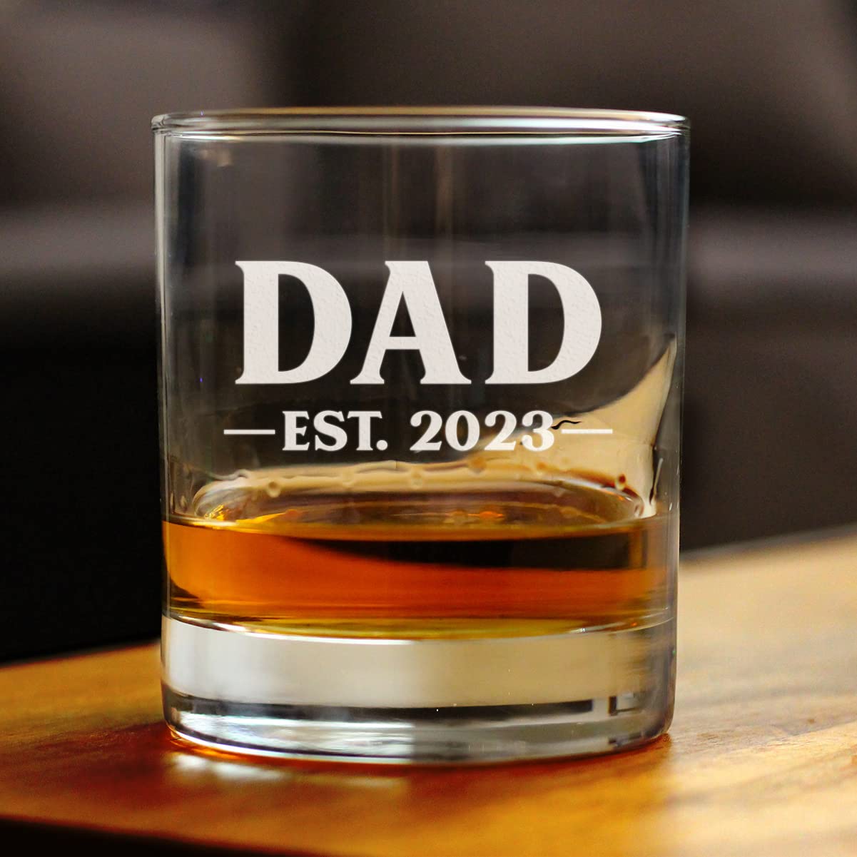 Dad Est 2023 – New Father Whiskey Rocks Glass Gift for First Time Parents – Bold 10.25 Oz Glasses
