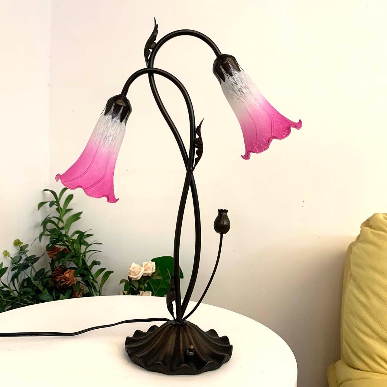 Bieye L10847 Lámpara de mesa de cristal soplado con flores de lirio para decoración de sala de estar y dormitorio (2 luces, rosa)