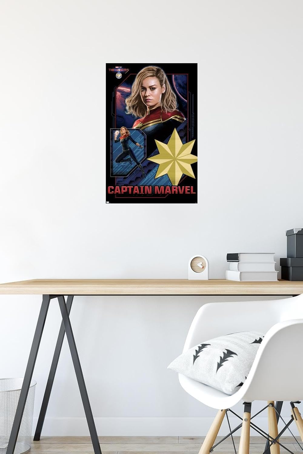 Trends International Marvel The Marvels – Póster de pared de Capitán Marvel, 14.72 x 22.37 pulgadas, versión premium sin marco