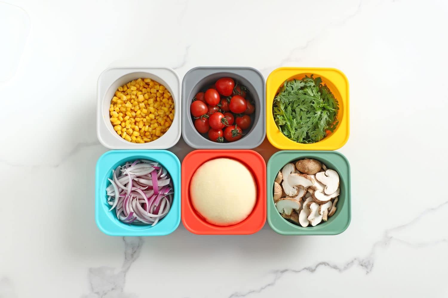 KEVJES Recipientes apilables de silicona para masa de pizza con tapas, porción de 16.9 fl oz, paquete de 6 (1 amarillo+1 verde+1 azul+1 gris+1 gris