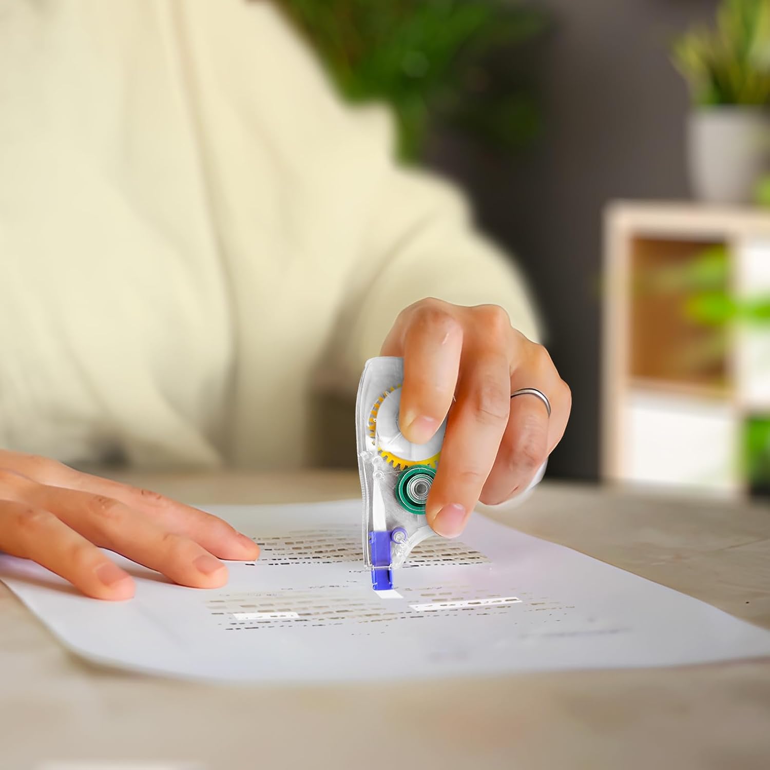 White Out – Paquete de 12 cintas de corrección fáciles de usar para correcciones instantáneas, resistente a desgarros para suministros de oficina y
