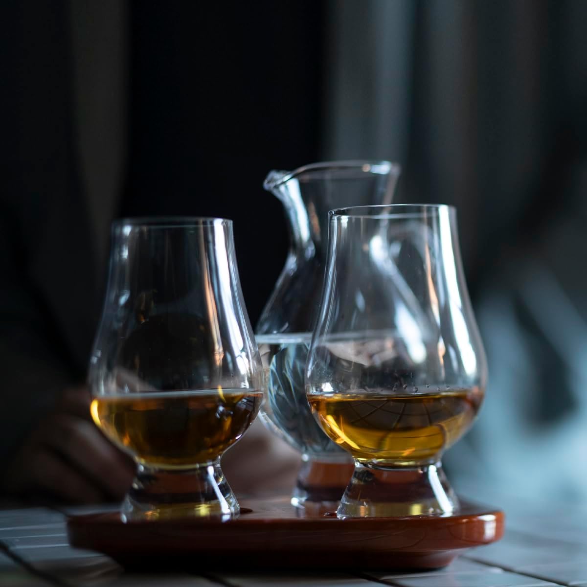 Glencairn – Juego de 2 vasos de whisky oficiales de Glencairn y bandeja de vuelo de agua – Juego de vasos de whisky de degustación para hombres y