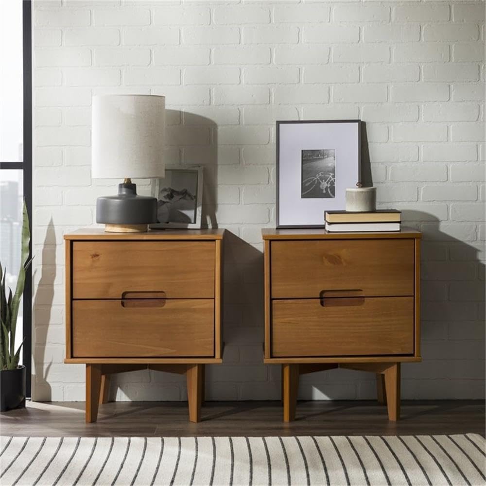 Walker Edison Brynn Modern – Juego de 2 mesitas de noche con mango de ranura de madera maciza, 2 unidades, color caramelo