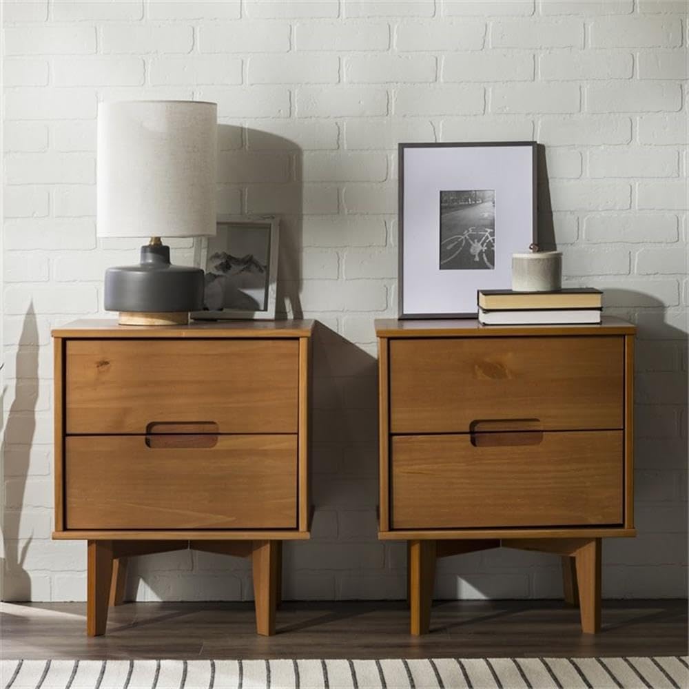 Walker Edison Brynn Modern – Juego de 2 mesitas de noche con mango de ranura de madera maciza, 2 unidades, color caramelo