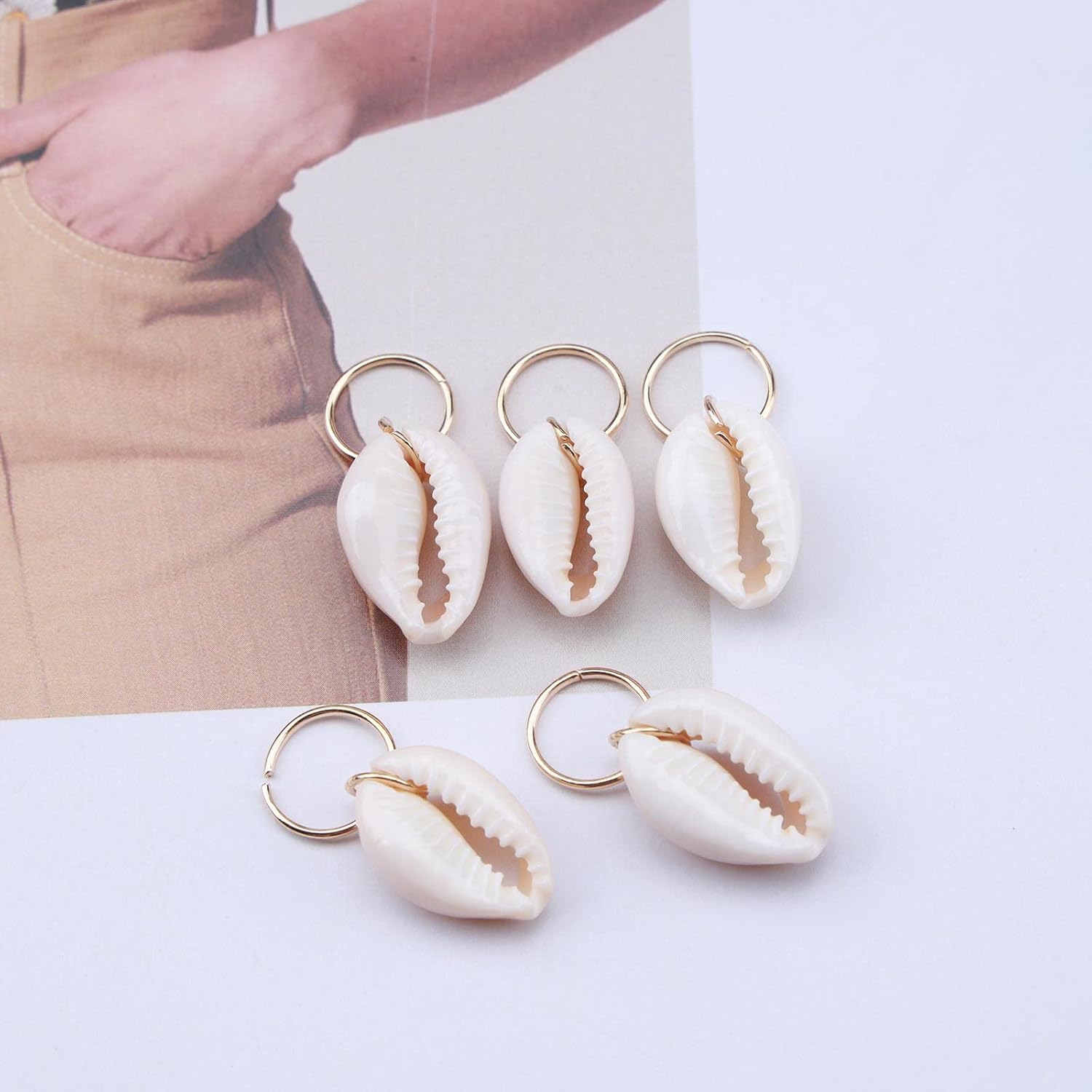 Andelaisi Anillos para el cabello con diseño de cauri de oro vintage, anillos de trenza de caurí de oro, diminutas rastas de caurí, anillo de rastas