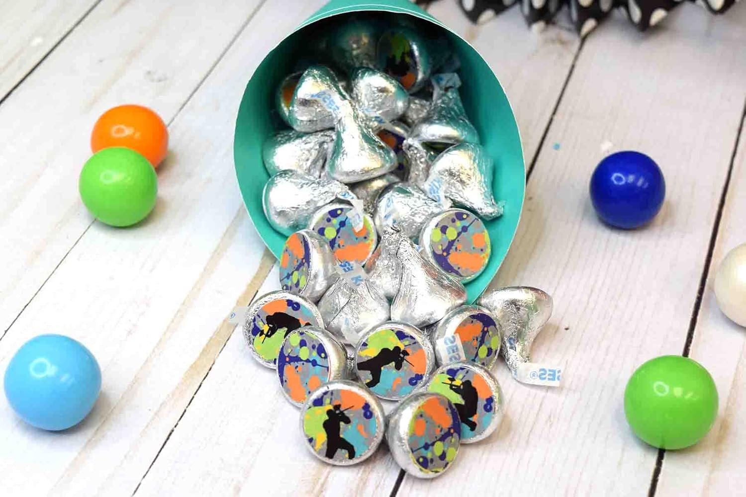 AmandaCreation – Etiquetas adhesivas para fiestas de cumpleaños con temática de paintball, 300 adhesivos circulares de fiesta de 0.75 pulgadas para