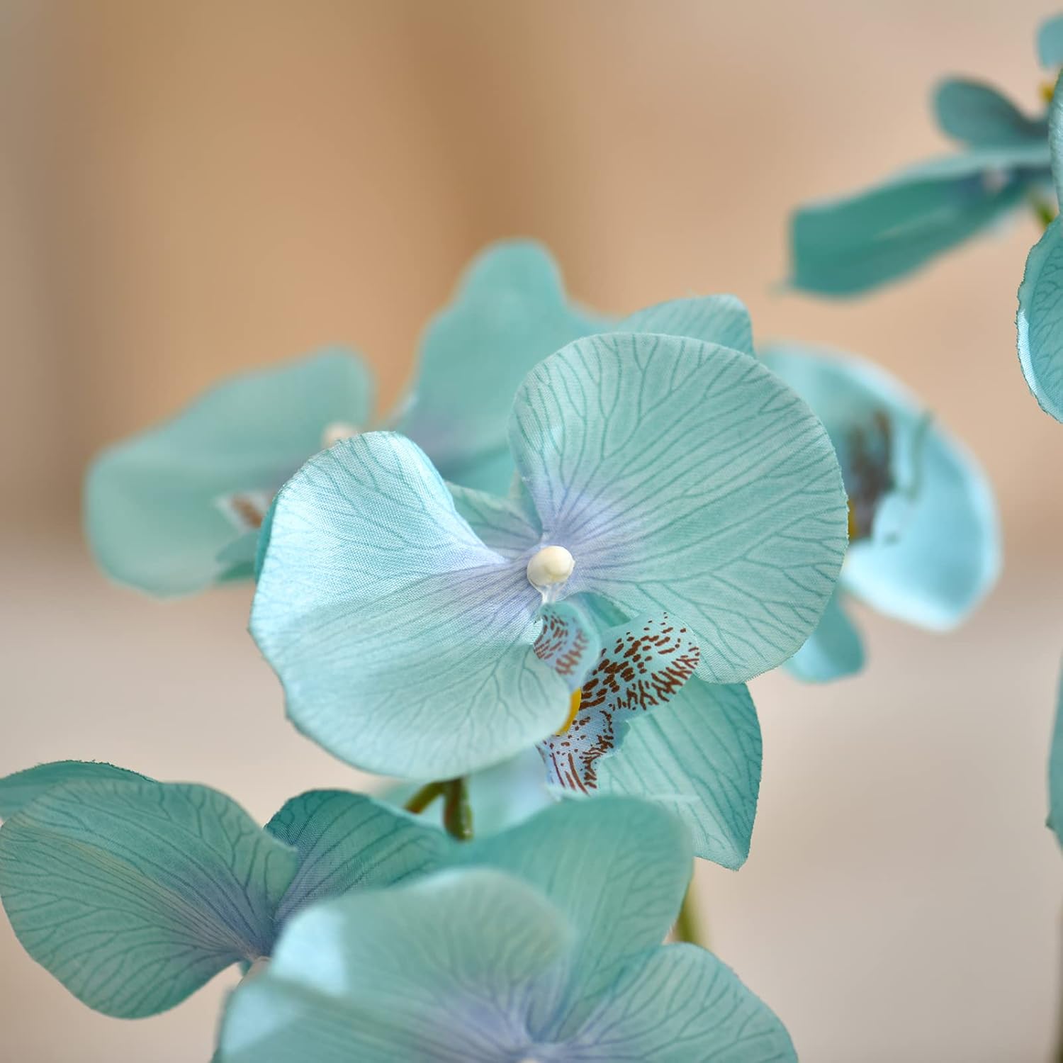 Planta de orquídea artificial grande en maceta, arreglo floral de seda con jarrón de cerámica, azul dorado