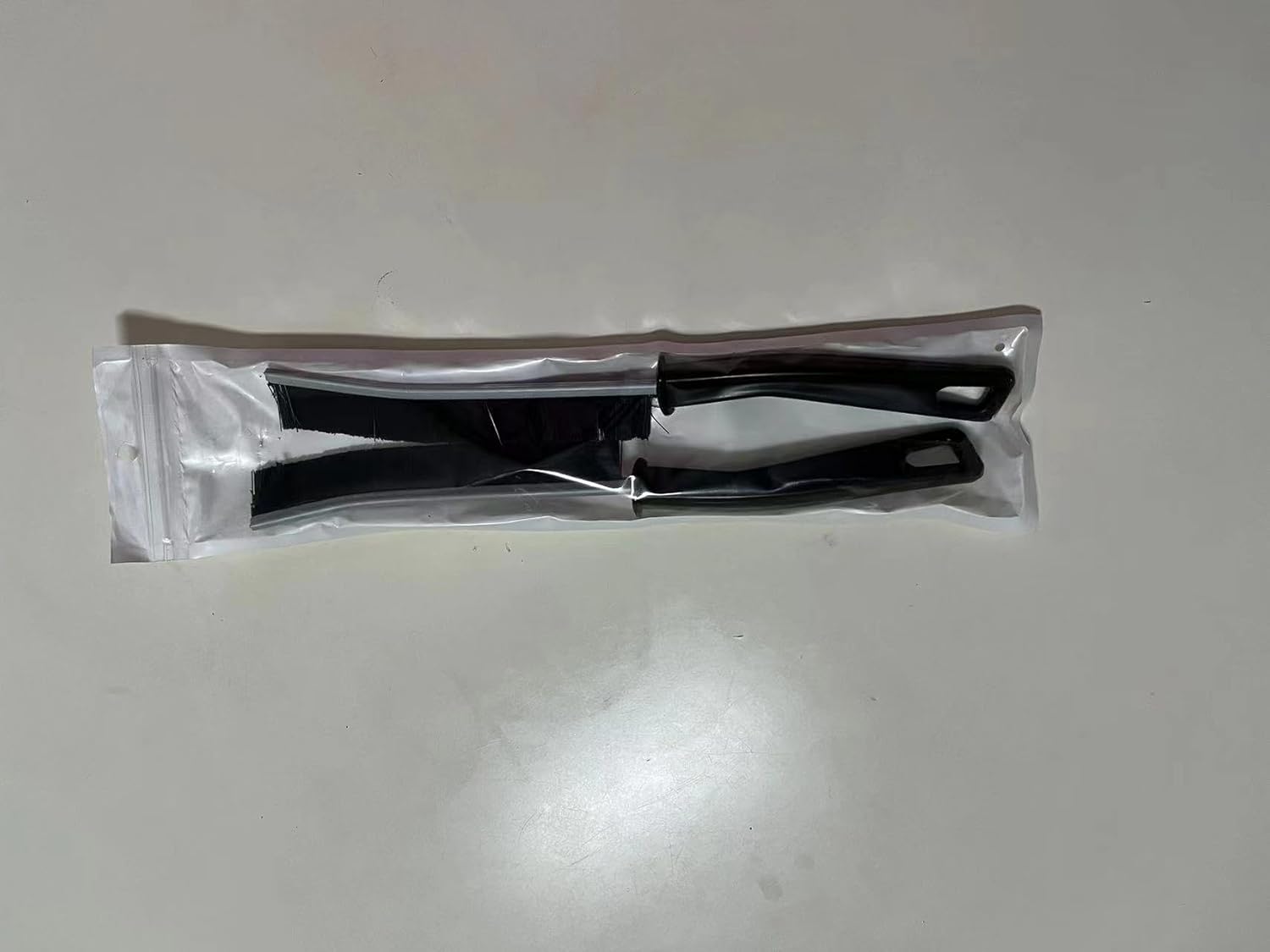 Paquete de 2 cepillos de limpieza de hendiduras de cerdas duras para baño con mango largo, herramienta multifuncional de limpieza de hendiduras