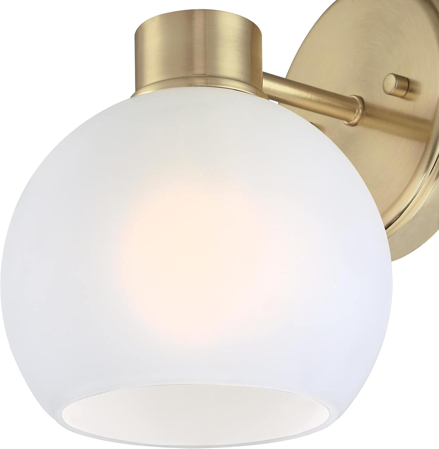 Westinghouse Lighting 6127600 Dorney – Lámpara de pared transicional de una luz, acabado de latón champán, vidrio esmerilado