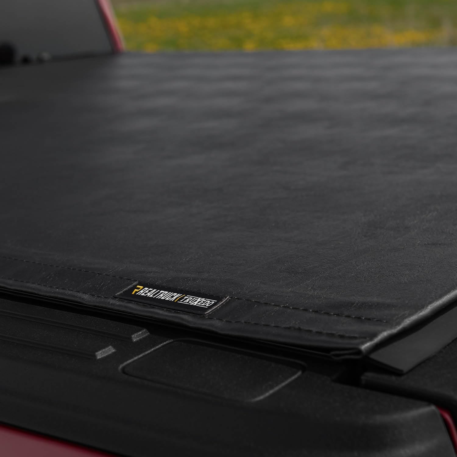 Funda rígida Truxedo Sentry para cama de camión, 2009 – 2014., Vinilo de fuerza industrial.