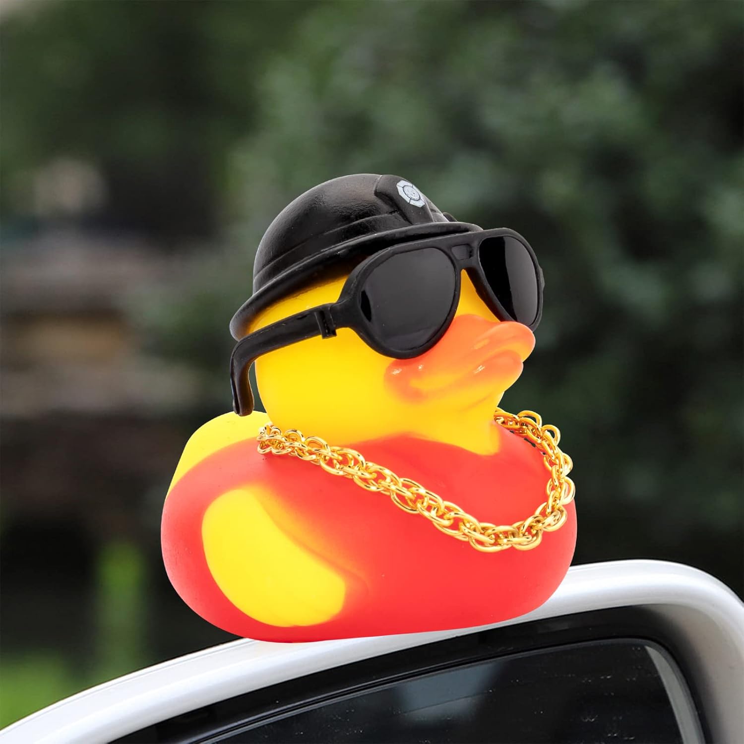 Wonuu Decoración de pato de goma para automóvil, adorno de tablero con mini collar de anillo de natación y gafas de sol