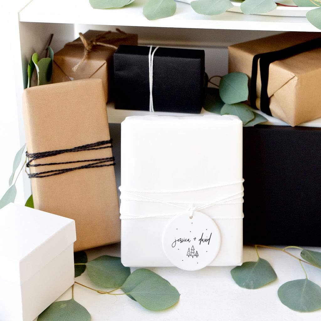 The Cotton & Canvas Co. Ornamento de Navidad personalizado de cerámica, con lazo y caja de regalo