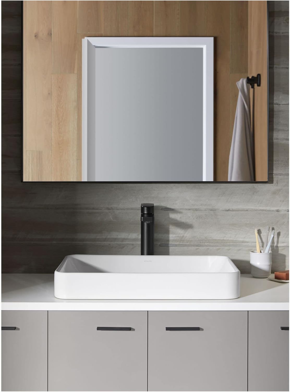 Kohler 23529-TT Gancho paralelo para bata, titanio vibrante