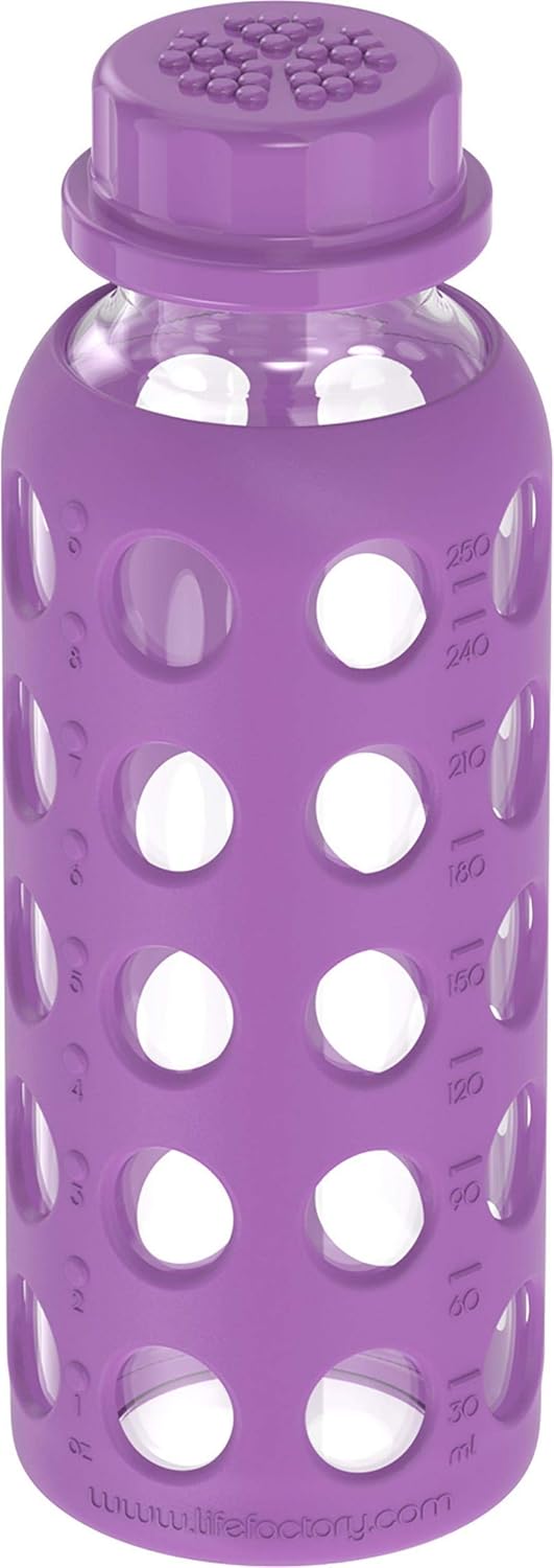 Lifefactory Botella de agua de vidrio sin BPA de 9 onzas con tapa plana y funda de silicona, uva