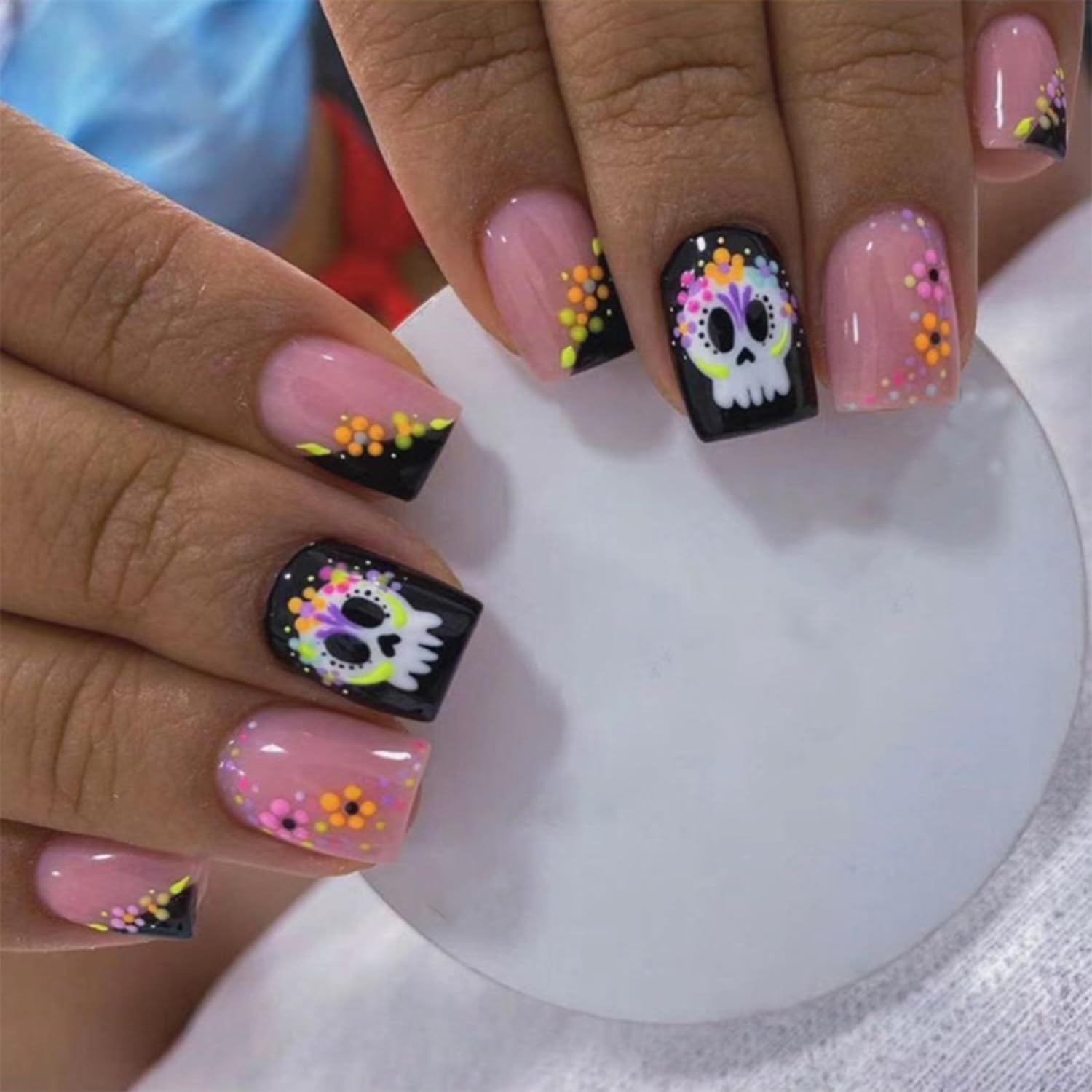 Uñas postizas a presión de Halloween, cuadradas, medianas, color rosa, negro, gótico, calavera, flores, diseños de flores, uñas postizas acrílicas