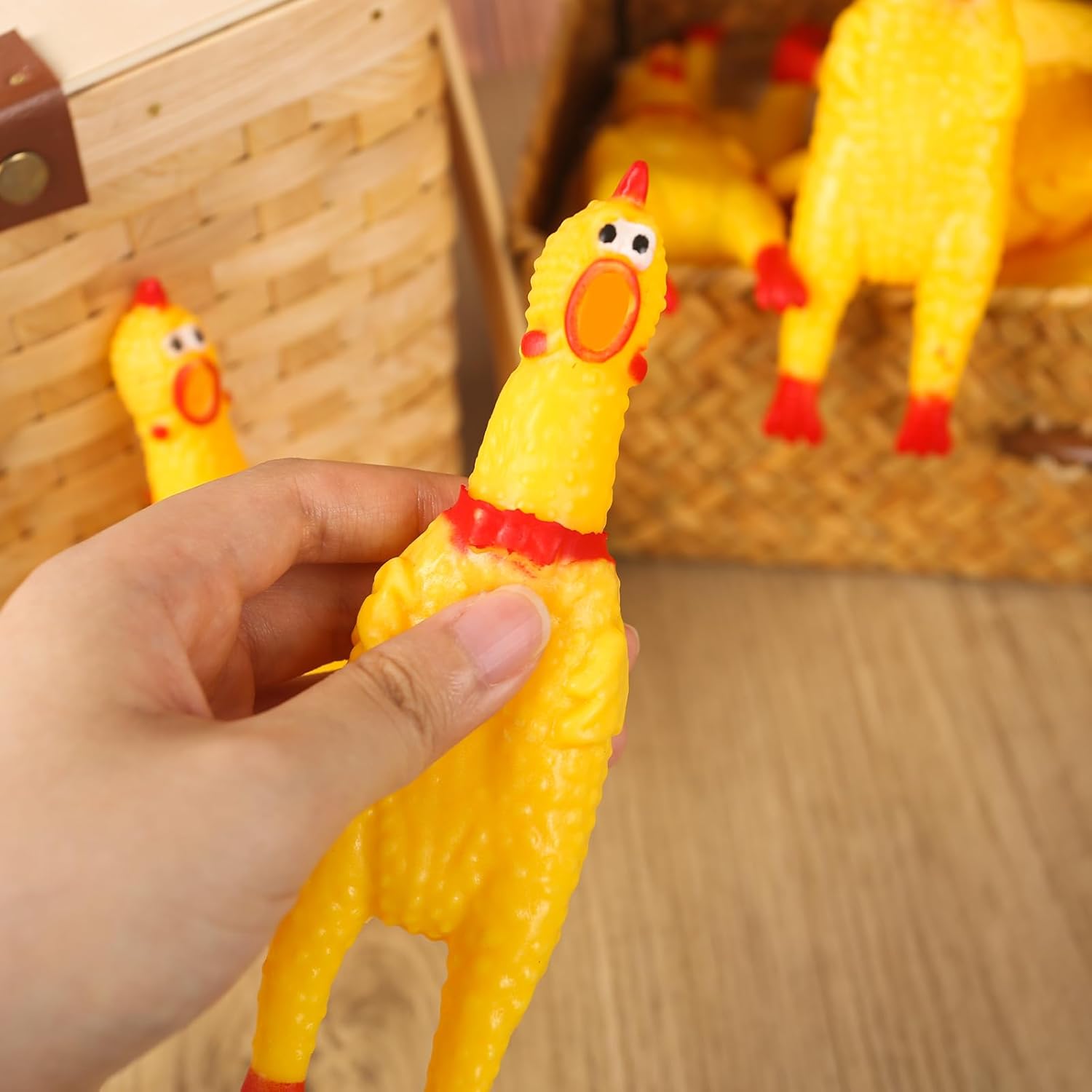 AMOR PRESENT Pollo de goma chirriante, pollos de goma gritando, juguetes para niños, regalos de fiesta, juguetes de broma, juguetes para perros,