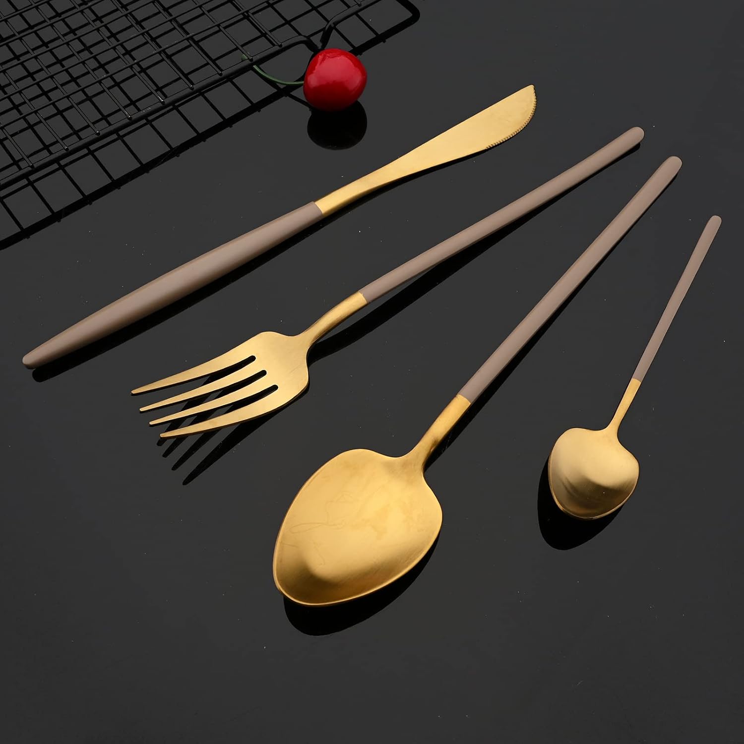 JASHII Juego de cubiertos de 24 piezas para 6, cubiertos marrón mate y dorado, incluye cuchillos, tenedores, cucharas, cucharadita de cubiertos de