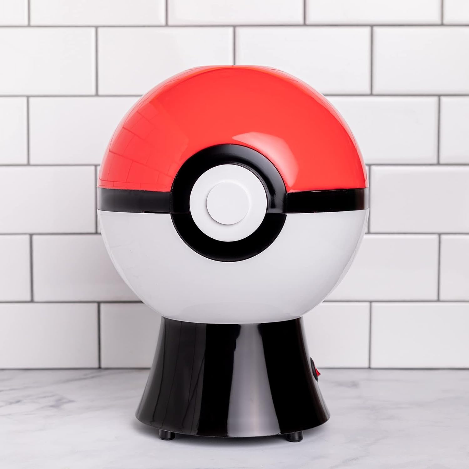 Uncanny Brands Máquina de palomitas de maíz Pokémon Pokeball – Electrodoméstico de cocina Pokémon