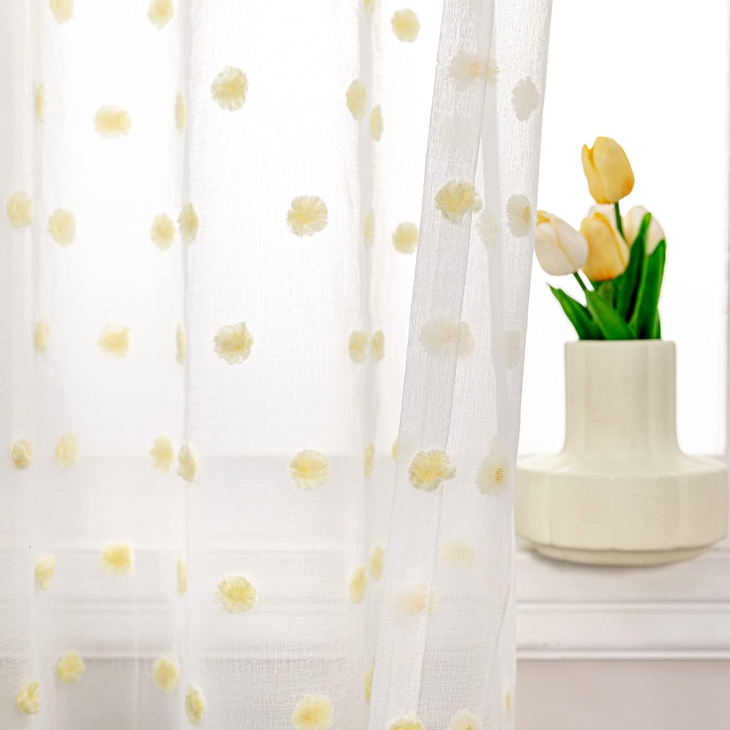 MYSKY HOME Cortinas para dormitorio, cortinas con pompones amarillos para sala de estar, 72 pulgadas de largo, cortinas traslúcidas blancas para