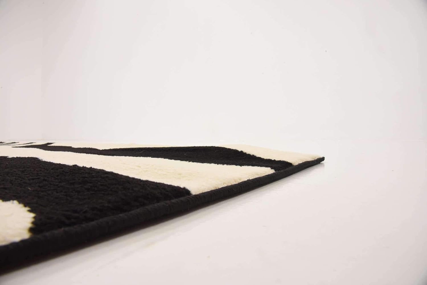 Unique Loom Wildlife Collection – Alfombra de área inspirada en animales con diseño de cebra, 6 x 9 pies, marfilnegro