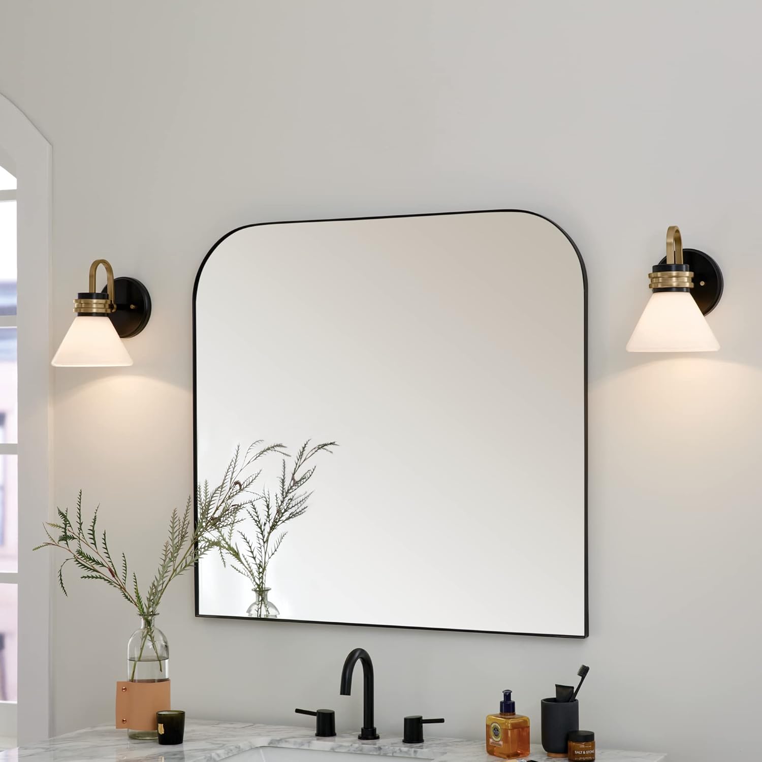 Kichler Farum – Aplique de pared con 1 luz de 9.5 pulgadas con cristal de ópalo en negro con bronce champán
