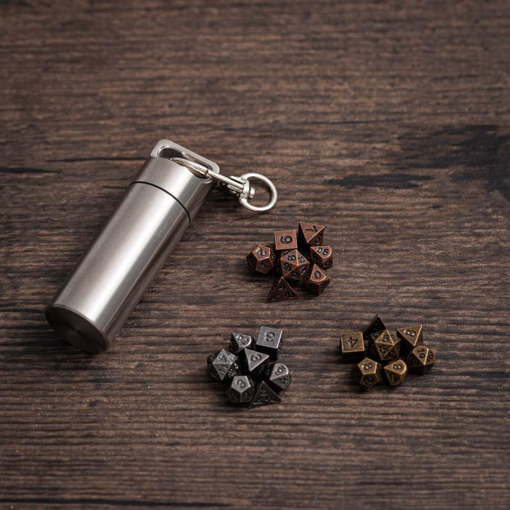 Mini juego de dados pequeños de metal DND con estuche de dados de acero inoxidable portátil, juego de dados de metal poliédrico D&D, perfecto para