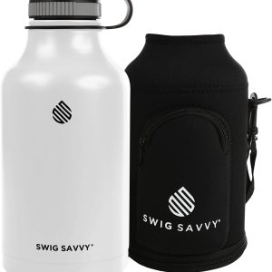 Swig Savvy Botella de agua deportiva de doble pared de acero inoxidable aislada al vacío con funda de almacenamiento, 64 onzas, color blanco Swig Savvy Botella de agua deportiva de doble pared de acero inoxidable aislada al vacío con funda de almacenamiento, 64 onzas, color blanco