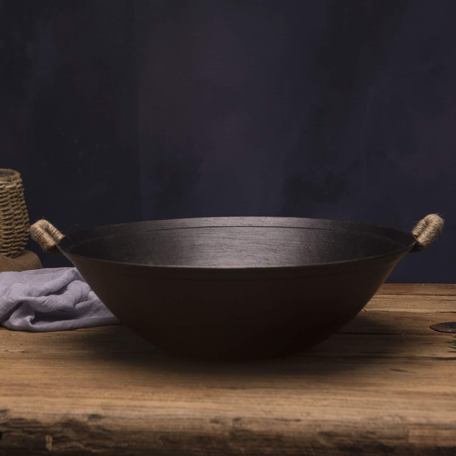 ZhenSanHuan Wok de hierro fundido hecho a mano, sin revestimiento, sin pintura, saludable, fondo plano, apto para inducción (12.6 pulgadas)