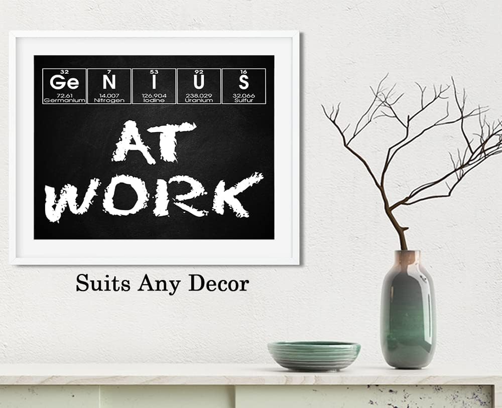 Genius At Work – Póster científico divertido sin marco, 14 x 11 pulgadas, arte químico, ideal para laboratorio de ciencias, dormitorio de