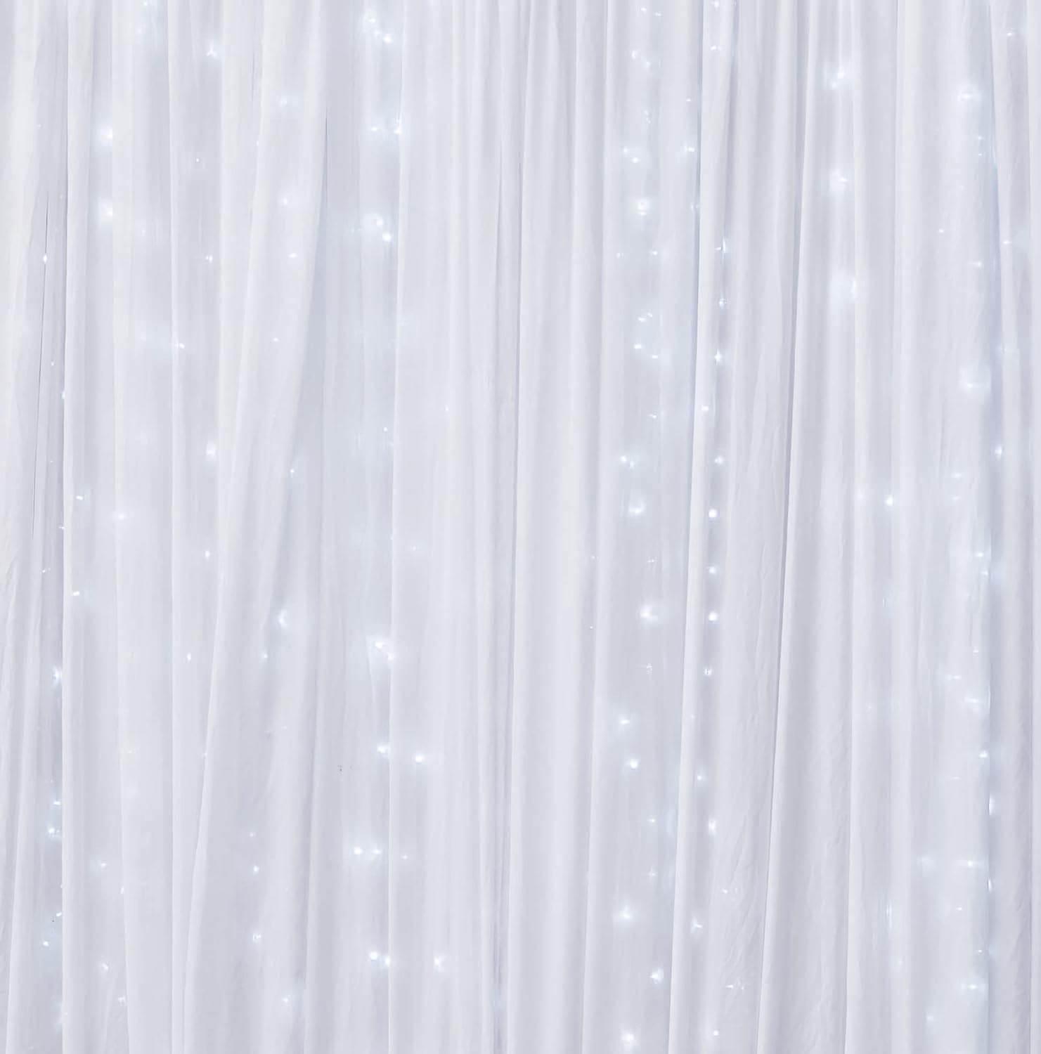 ProductWorks 300 luces LED blancas frías con 2 paneles de cortina transparentes