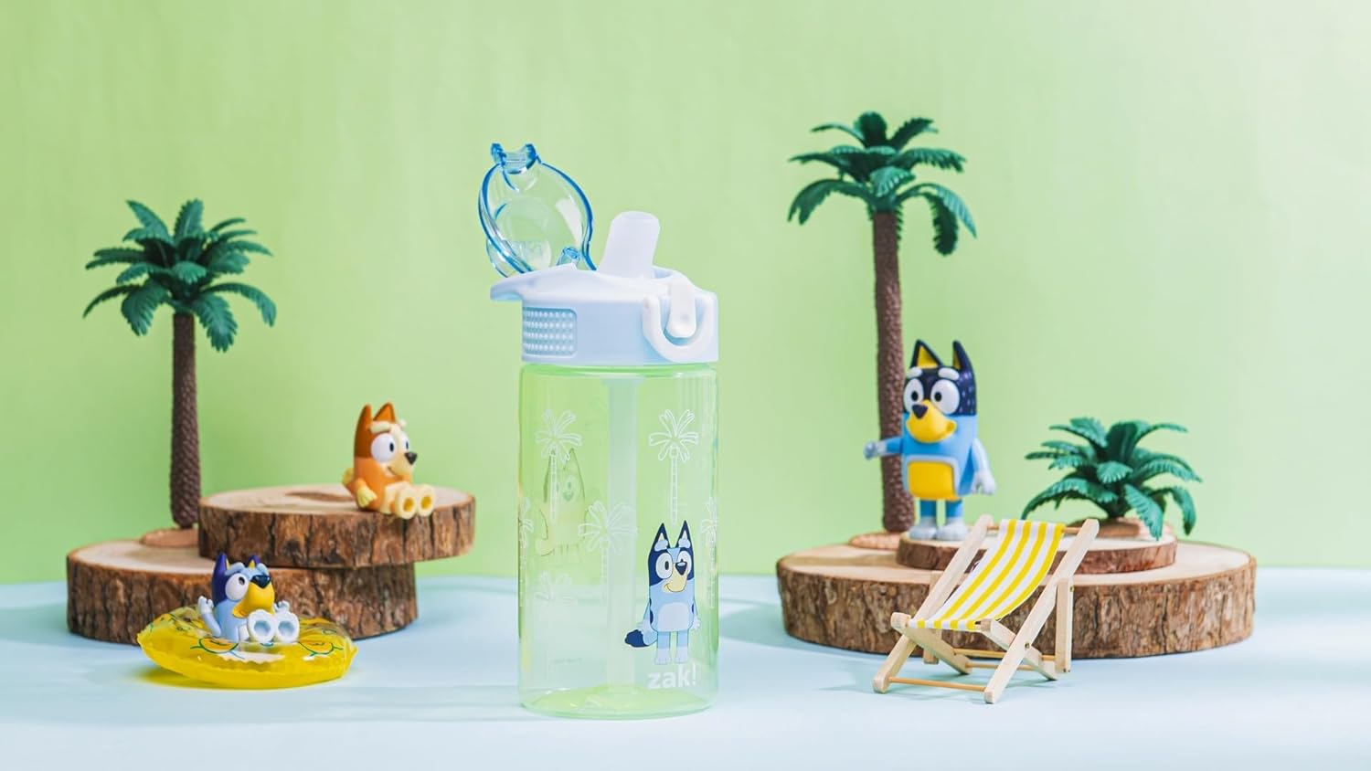Zak Designs Sage Bluey Botella de agua para niños, escuela o viajes, plástico duradero, 16onzas, con popote, asa, tapa, boquilla abatible, a prueba