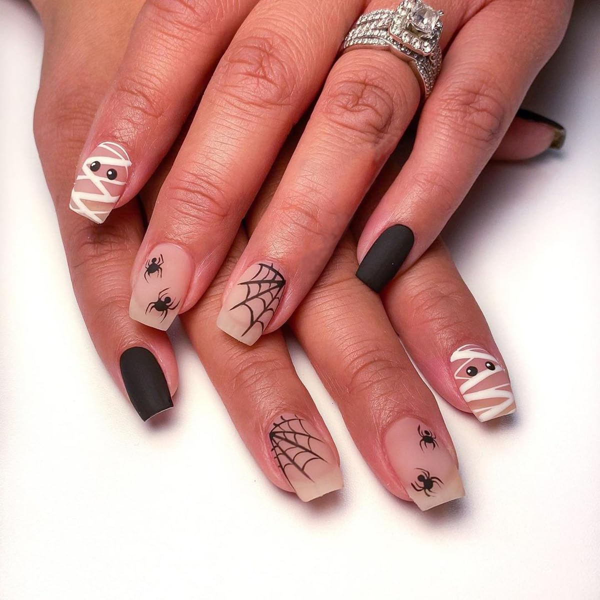 24 uñas postizas medianas de Halloween, cuadradas, a presión, con telaraña, color negro, con pegamento, para Halloween, momia, cuadradas, medianas,