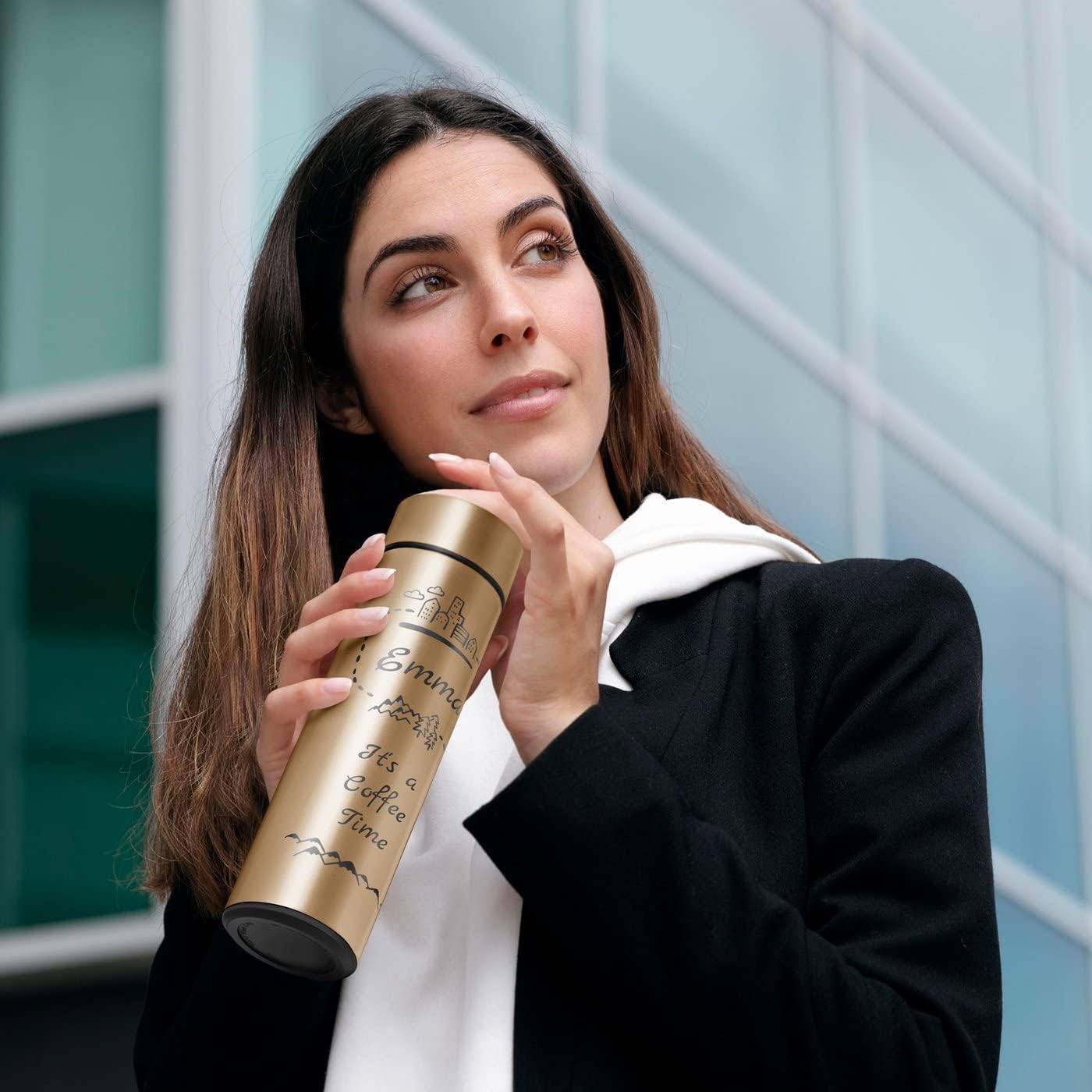 Maverton Taza de viaje con grabado para mujer – Taza térmica personalizada para dama – Infusor de té extraíble – Diseño ligero – Pantalla LED de