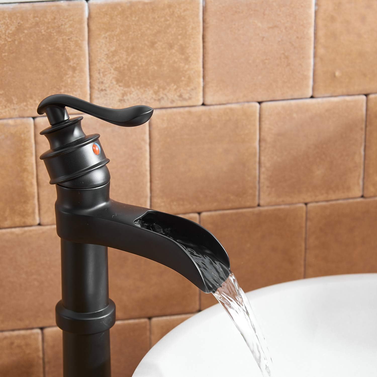 Grifo de lavabo de recipiente negro mate con montaje de drenaje desplegable y manguera de suministro de orificio de un solo mango, sin plomo, grifo