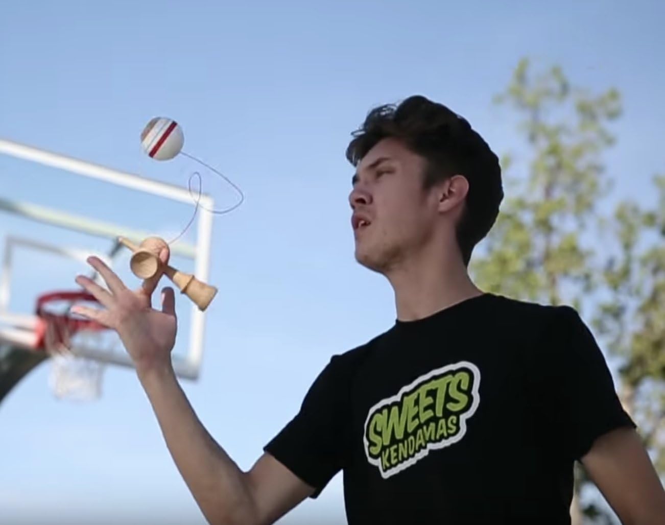 Sweets Kendamas Boost Sport Stripe Kendama – Pintura adhesiva, mejora la coordinación ojo-mano, reflejos, diseño de rayas, paquete de regalo de