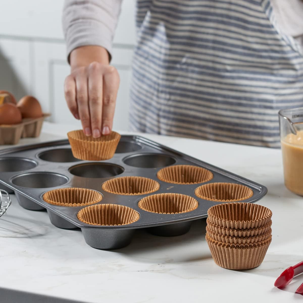 Comfy Package, 500 piezas Revestimientos Kraft para cupcakes de tamaño estándar, grado alimenticio y a prueba de grasa, tazas para hornear