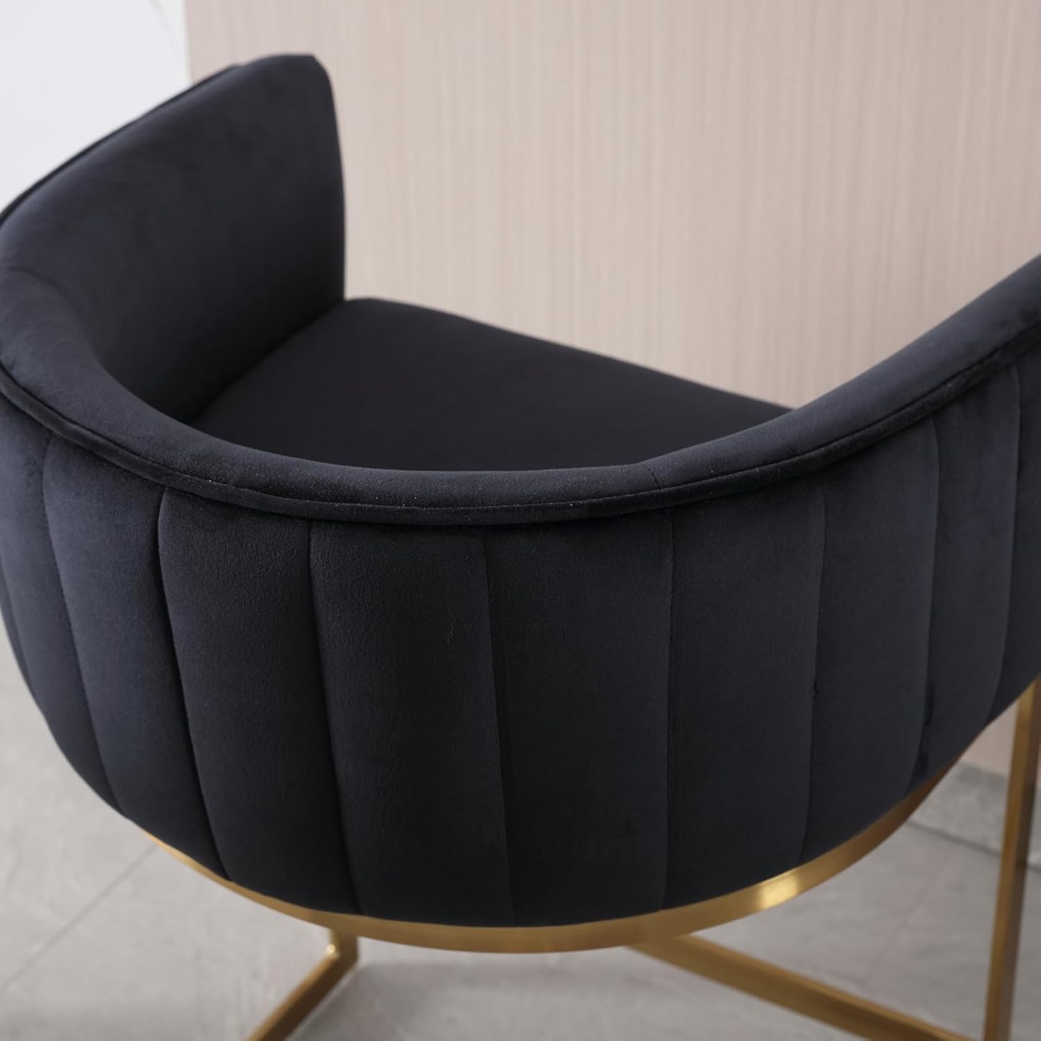 DM Furniture Taburetes de bar de 24 pulgadas de altura de mostrador para isla de cocina, moderna y cómoda, tapizada de terciopelo con brazo y patas