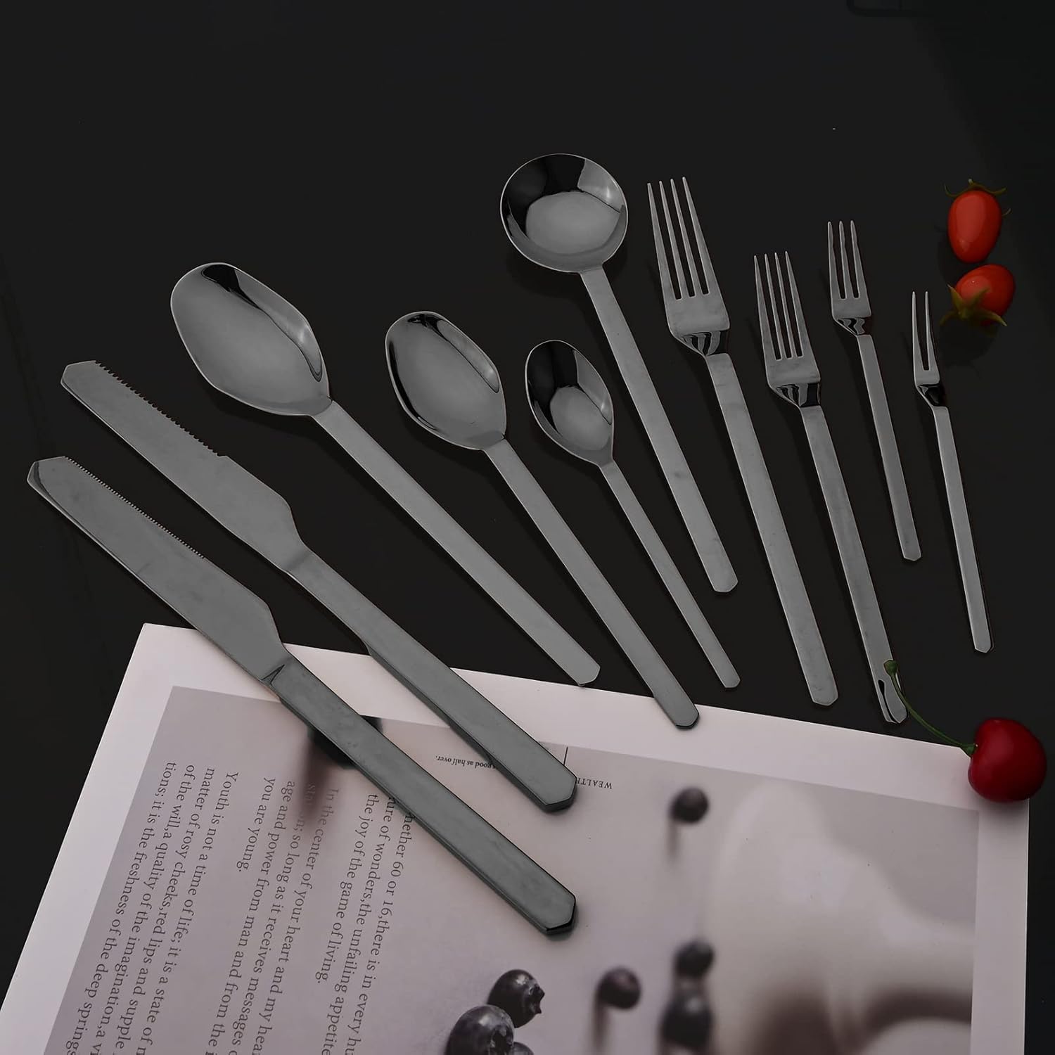JASHII Juego de cubiertos de acero inoxidable 304 de alta resistencia, 24 piezas, color negro brillante, utensilios de comida elegantes para 4,