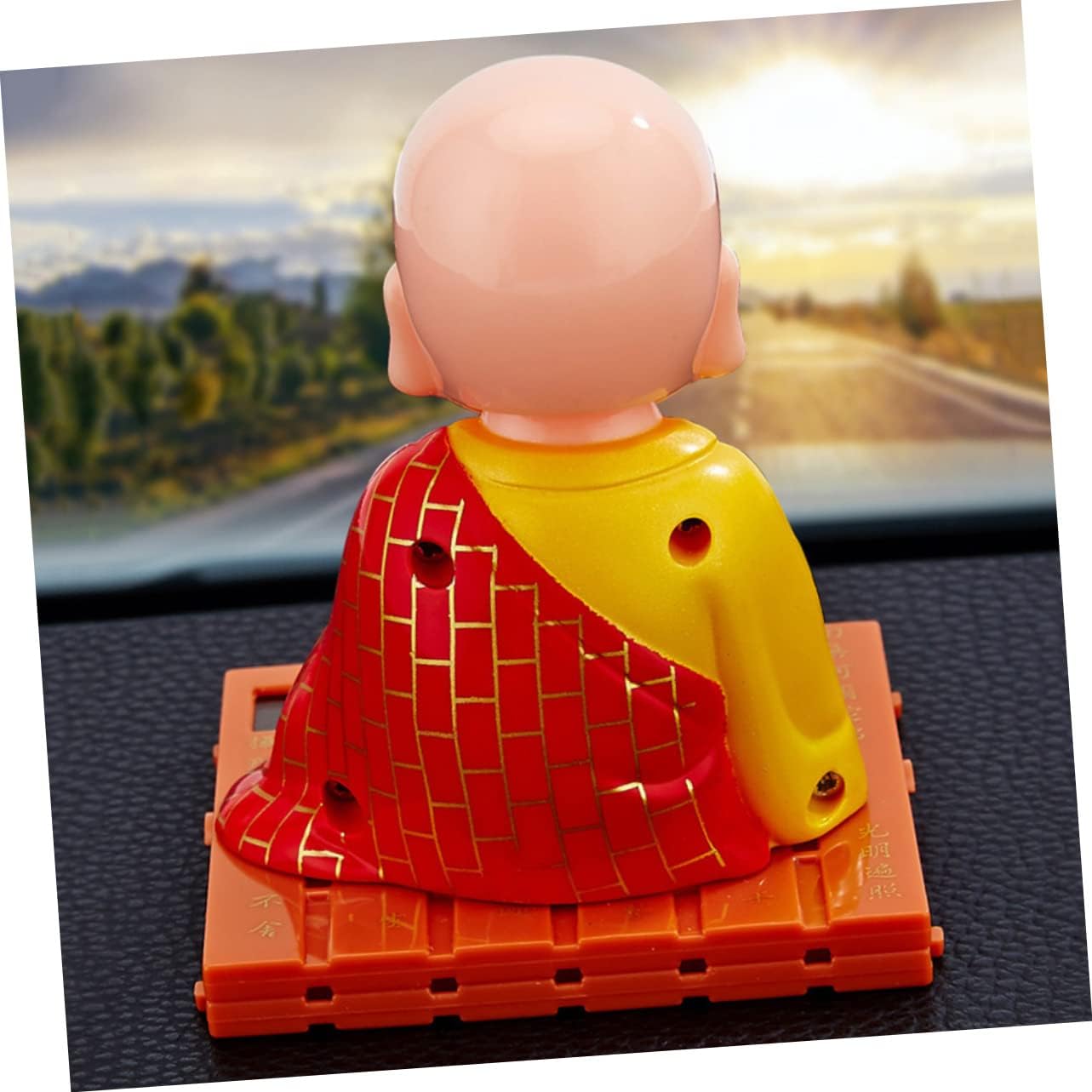 Adornos de muñeca, figura de acción, cabeza sacudida, decoración de coche, figura de monje solar, coches, salpicadero, figuras de salpicadero,