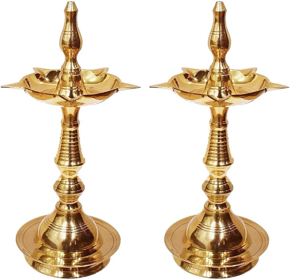 TIED RIBBONS Juego de 2 soportes de Kerela de 10 pulgadas Samai Diyas  Lámparas de aceite Deepam Diya de latón dorado para decoración de Pooja y