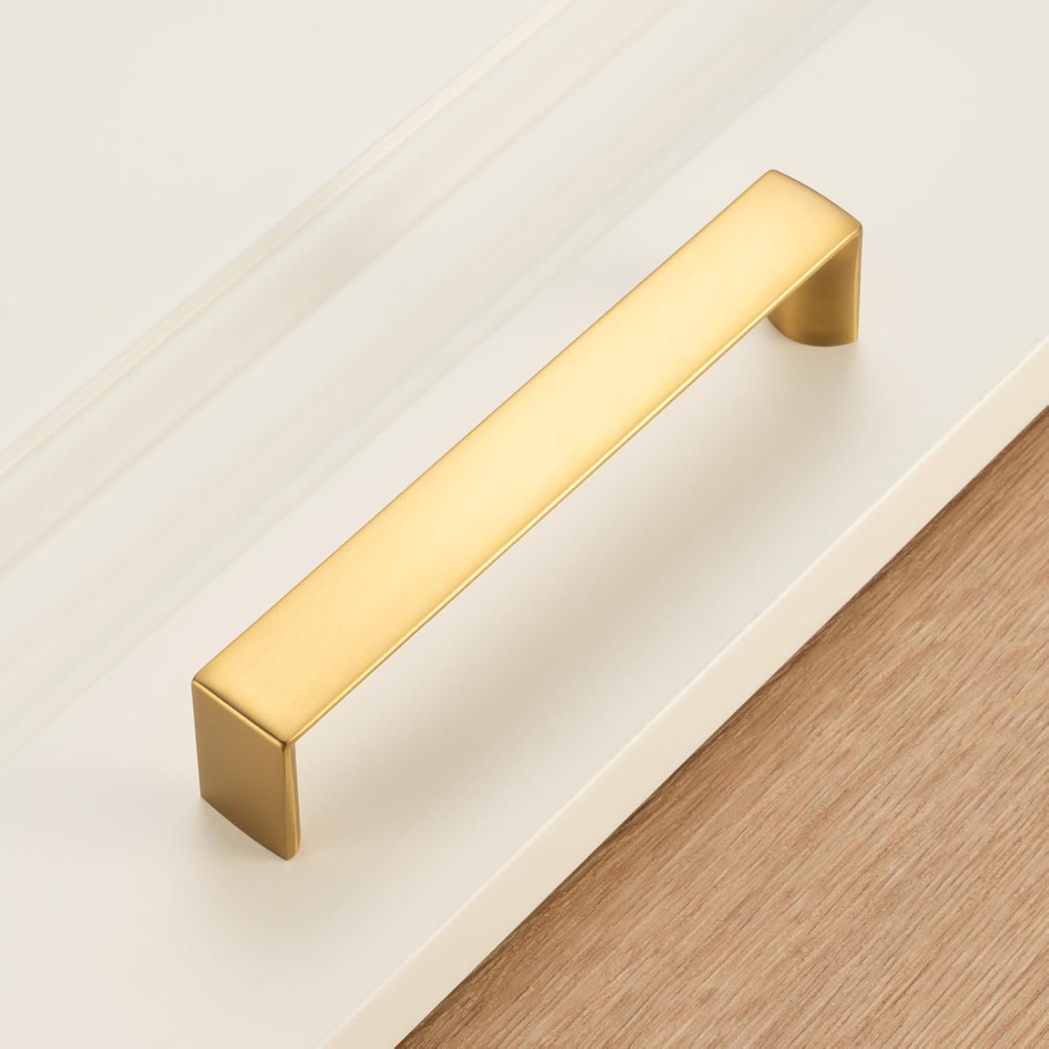 KOOFIZO Manija ancha de gabinete  Tirador de muebles dorado cepillado, distancia entre tornillos de 5 pulgadas, paquete de 10 unidades para puerta
