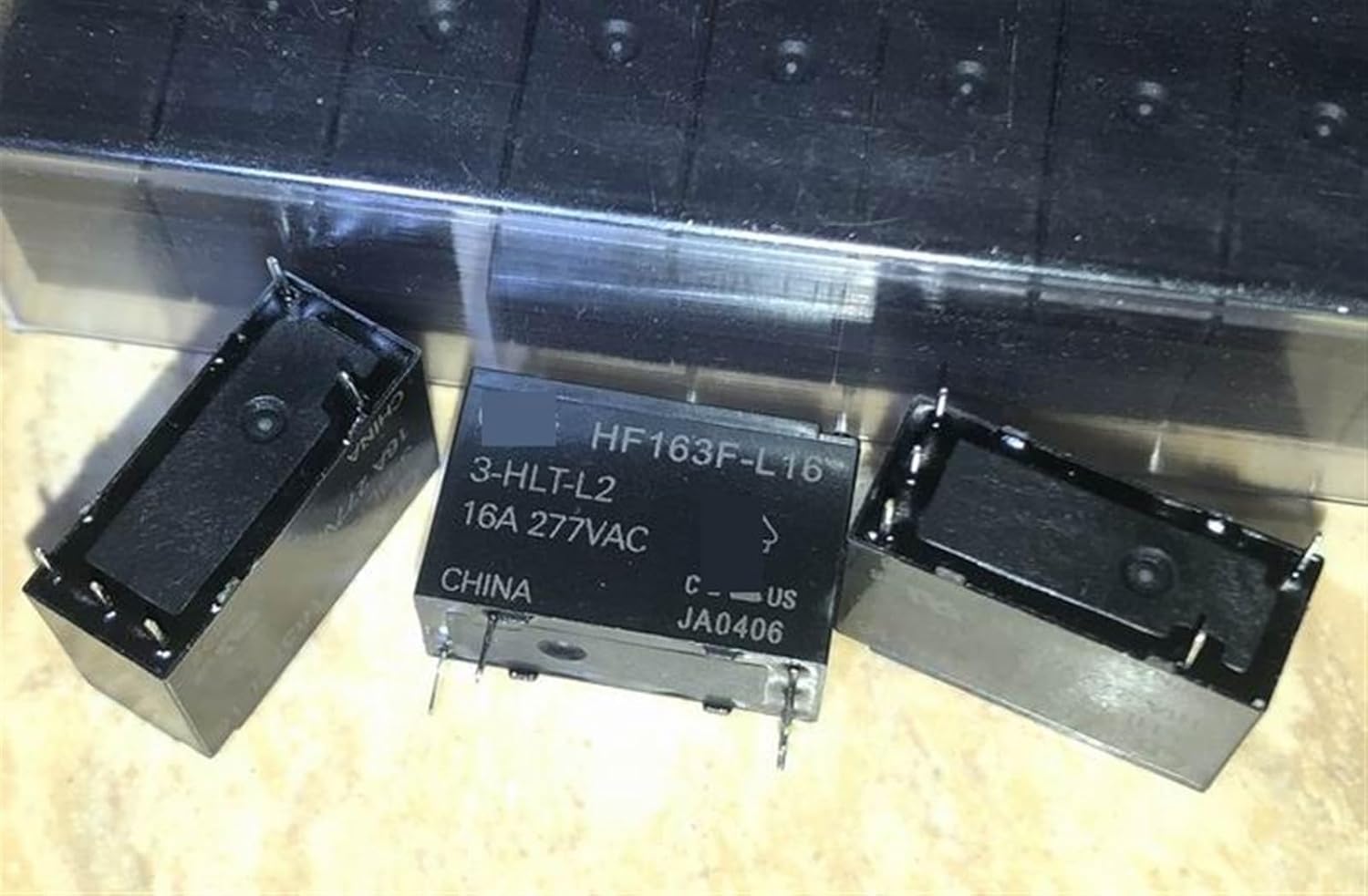 HF163F-L16 3-HLT-L2 Relay Magnetic Retention 5pins 1Pcs
