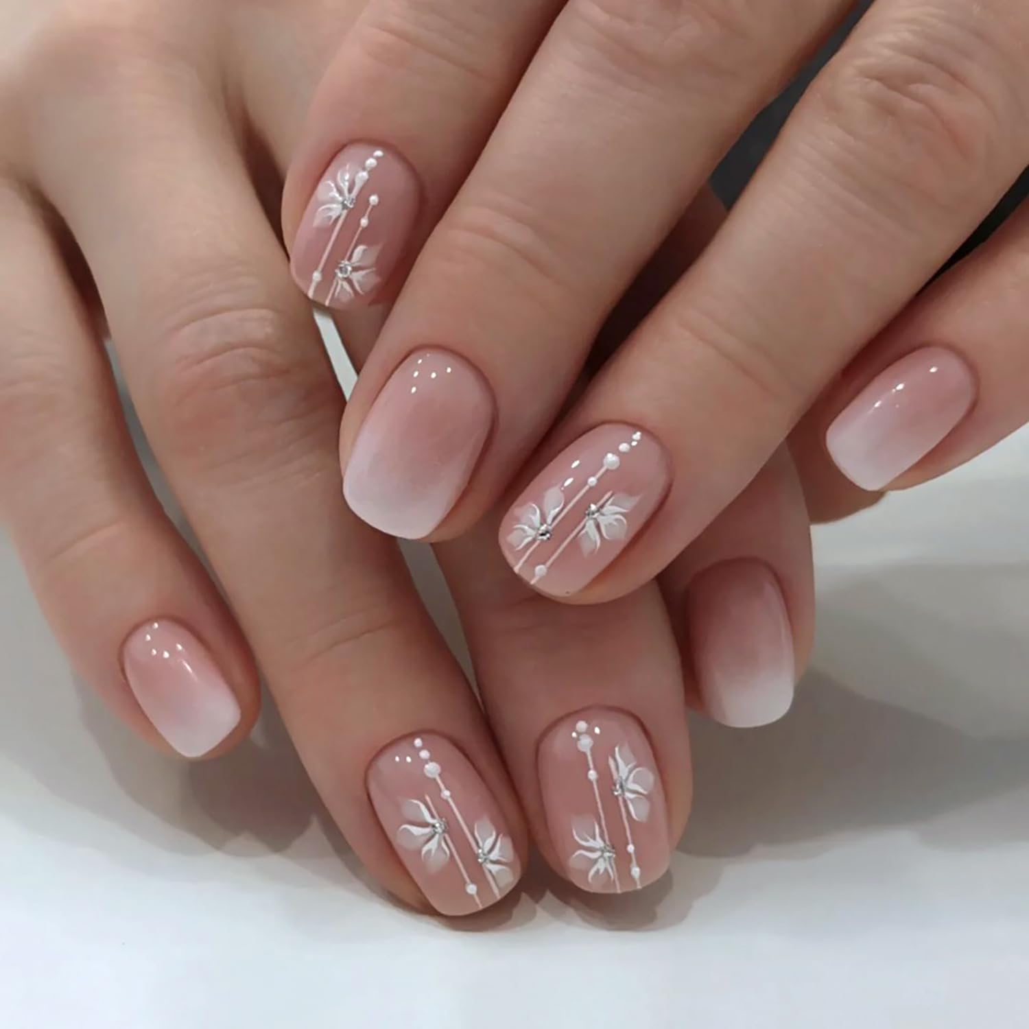24 uñas postizas cortas a presión para otoño, uñas postizas cuadradas degradadas con diseños de diamantes de imitación, uñas adhesivas de flores de