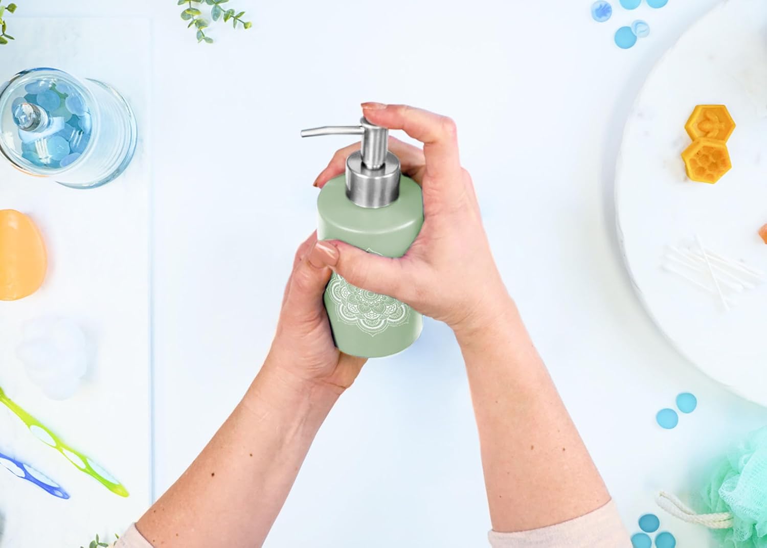 NAT & Jules Chic – Juego de 4 accesorios de baño de cerámica redondeados modernos de 4.5 pulgadas, decoración y organización del hogar, perfectos