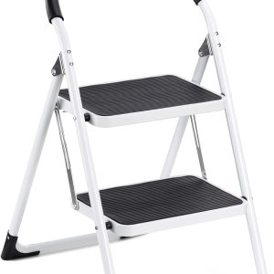 Navaris Escalera de acero de 2 escalones  Pequeña escalera plegable plegable plegable para el hogar para cocina con alfombrillas antideslizantes Navaris Escalera de acero de 2 escalones  Pequeña escalera plegable plegable plegable para el hogar para cocina con alfombrillas antideslizantes