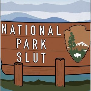 National Park Slut Coozie – Enfriador de latas divertido – Regalo de broma – Regalo de elefante blanco – Soporte para latas de cerveza Coozie Sleeve National Park Slut Coozie – Enfriador de latas divertido – Regalo de broma – Regalo de elefante blanco – Soporte para latas de cerveza Coozie Sleeve