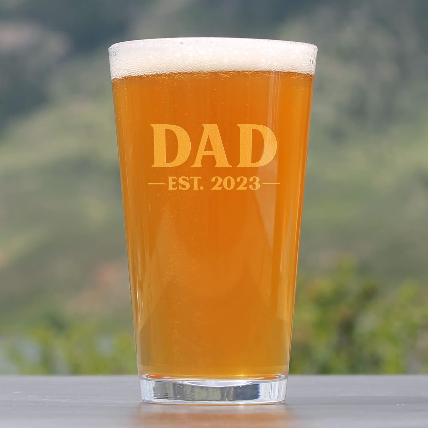 Dad Est 2023 – New Father Pint Glass Gift for First Time Parents – Bold 16 Oz Glasses